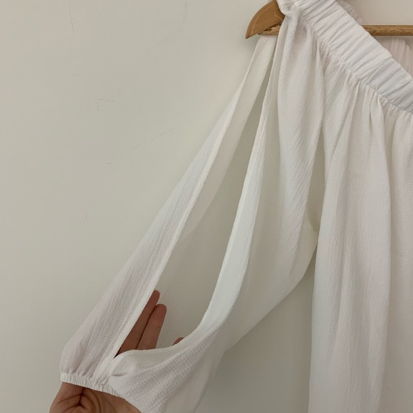 Kim and Cami Off shoulder Blouse Floral appliqué - Picture 4 of 5